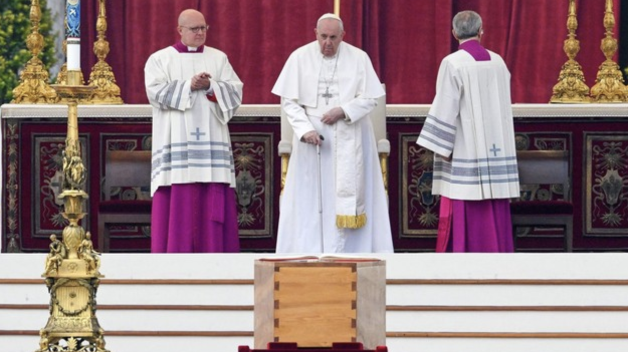 Giáo hoàng Phanxicô cử hành tang lễ người tiền nhiệm Benedicto XVI