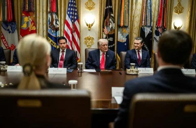 Mỹ dự kiến đưa 4 phi hành gia bay quanh Mặt trăng vào năm 2026