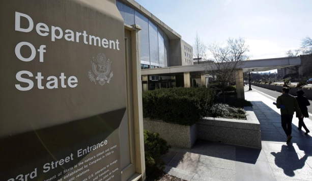 Ông Trump triệu hồi gần 30 đại sứ: Đảng Dân chủ cảnh báo, Bộ Ngoại giao bảo vệ