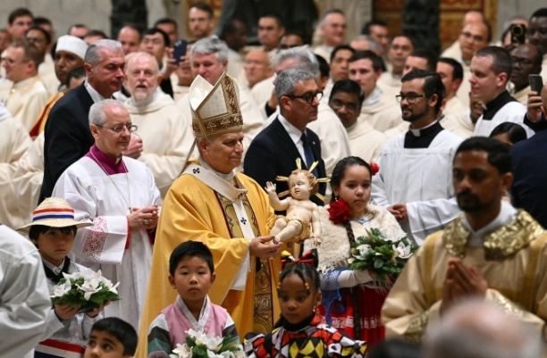 Giáo hoàng Leo XIV lần đầu chủ trì thánh lễ Giáng sinh