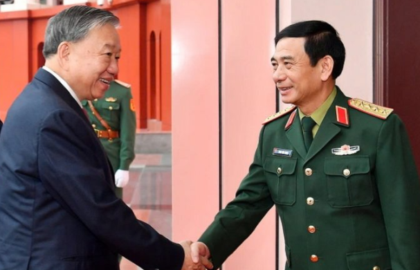 Bộ trưởng quốc phòng Phan Văn Giang và Tổng Bí thư Tô Lâm, ai tử tế với dân hơn?