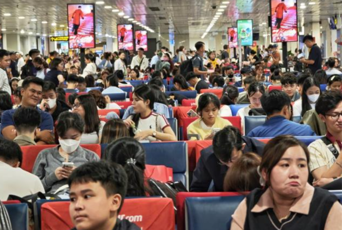 SÂN BAY TÂN SƠN NHẤT CUỐI NĂM…