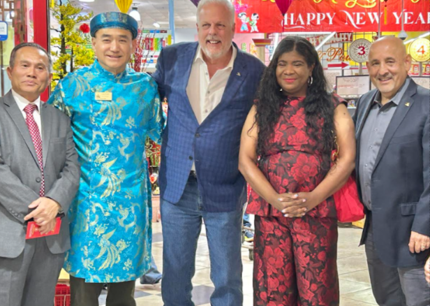 TẤT NIÊN BẾN THÀNH PLAZA ARLINGTON&nbsp;