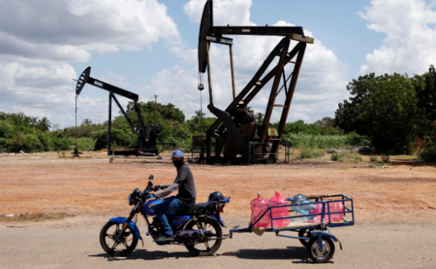 Lạm phát Venezuela vọt lên 475%