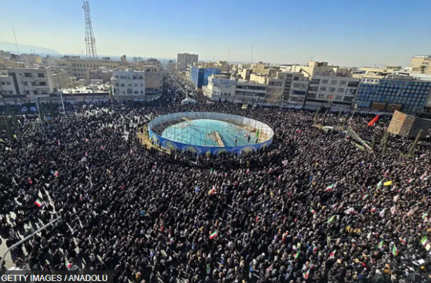 Bị theo dõi và tấn công: Phóng viên đưa tin từ Iran bằng cách nào?