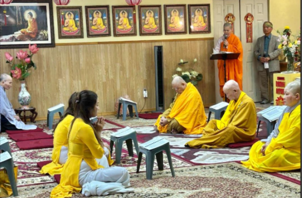 XÂY LẠI MÁI CHÙA