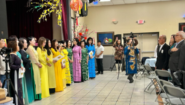 NHÀ VĂN THU NGA RA MẮT “BÓNG CÂU NỬA THẾ KỶ”