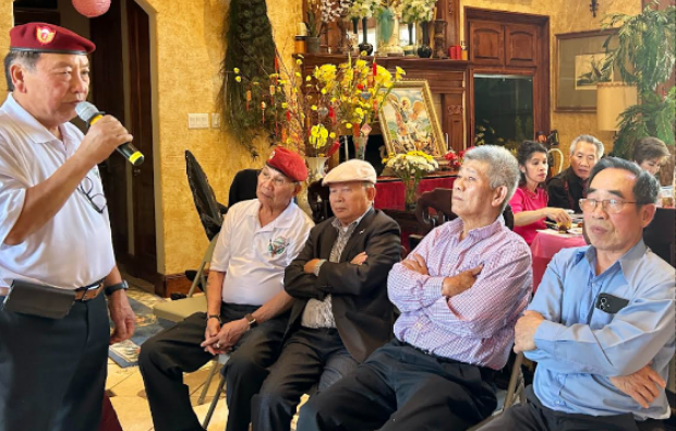 GIA ĐÌNH MŨ ĐỎ DFW MỪNG XUÂN BÍNH NGỌ