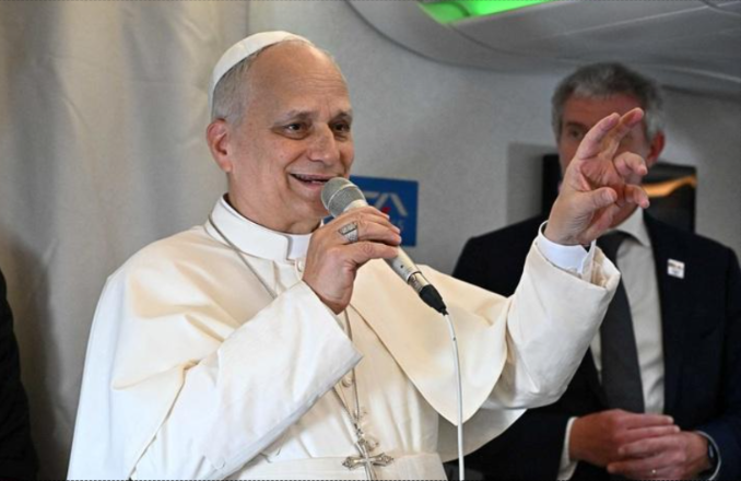 Giáo hoàng Leo XIV giải thích về căng thẳng với ông Trump