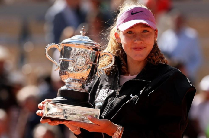 Andreeva vô địch Roland Garros 2026 ở tuổi 19