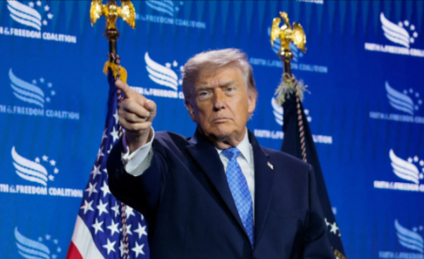Ông Trump cảnh báo Iran 'sẽ không còn tồn tại' nếu tiếp tục tấn công tàu