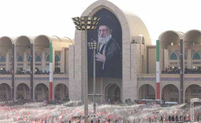 3 con trai cố Lãnh tụ tối cao Iran Ali Khamenei xuất hiện tại lễ tang