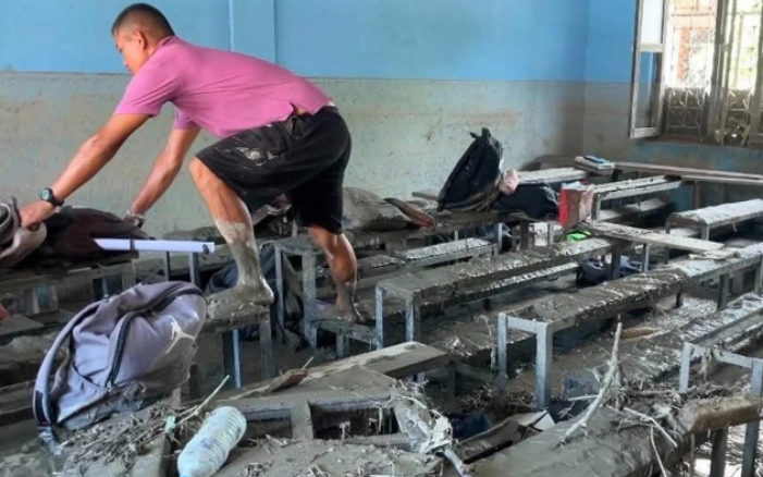Cuộc gọi khó tin giúp 416 học sinh thoát lũ tử thần ở Nepal