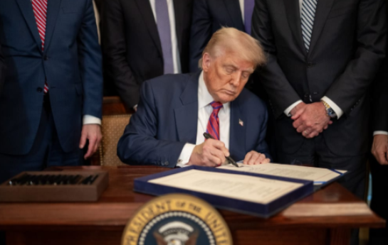 Ông Trump ký sắc lệnh ra mắt cổng America.gov dùng AI, gom dịch vụ liên bang