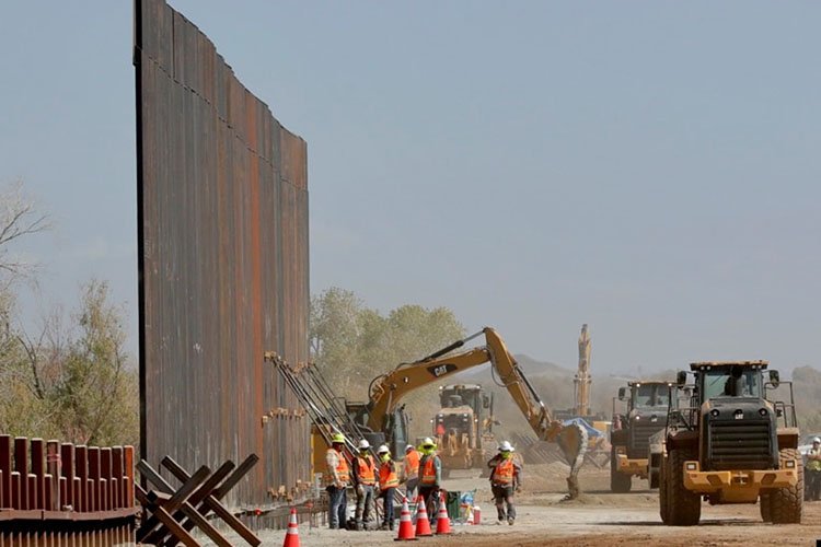 Đảo ngược chính sách, TT Biden xây tường biên giới mới, ông Trump ...