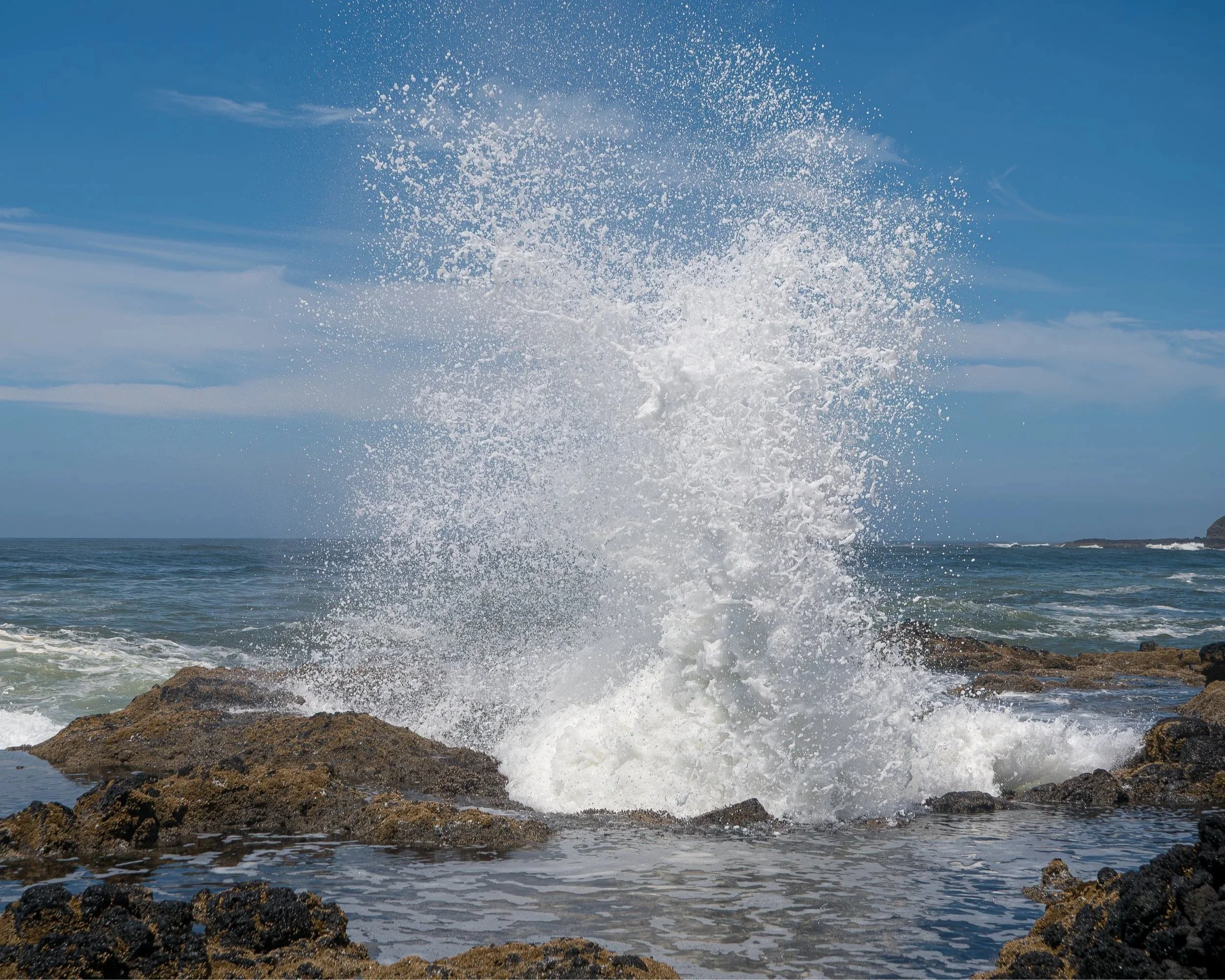 Thor's Well Erupting With Ocean Spray on the Oregon Coast 