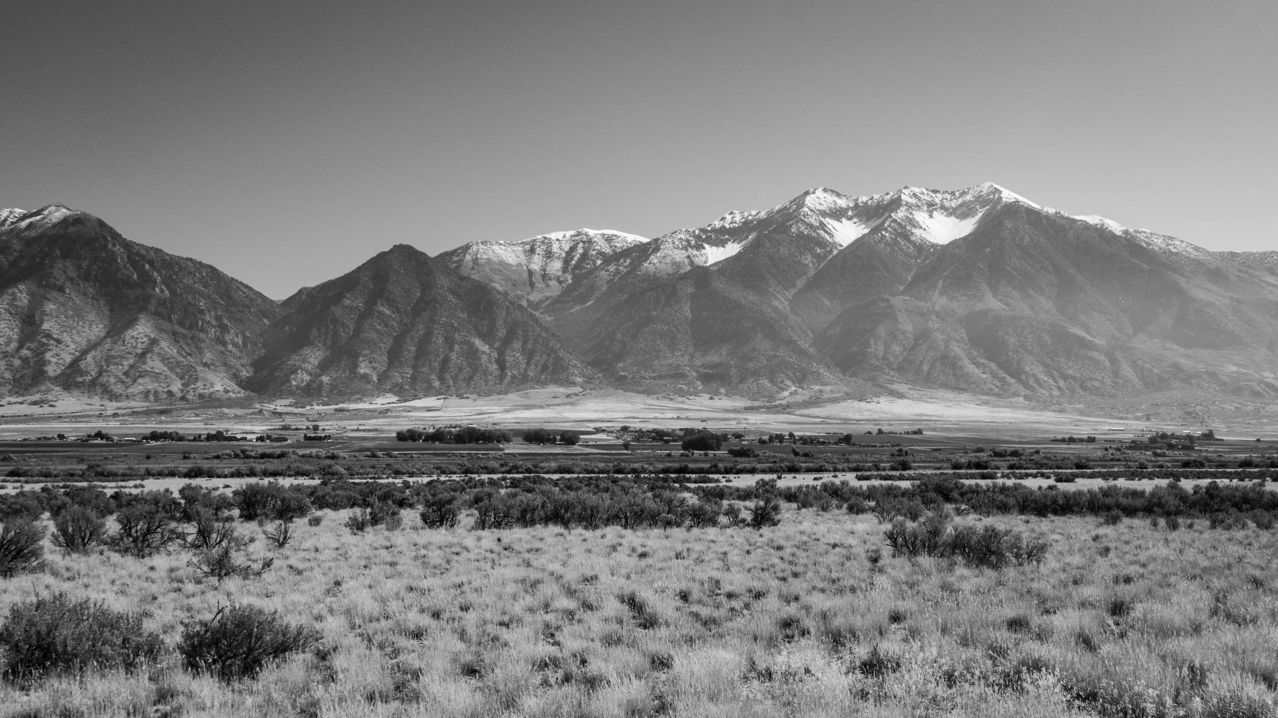 Mountains Near Mona Utah 16X9