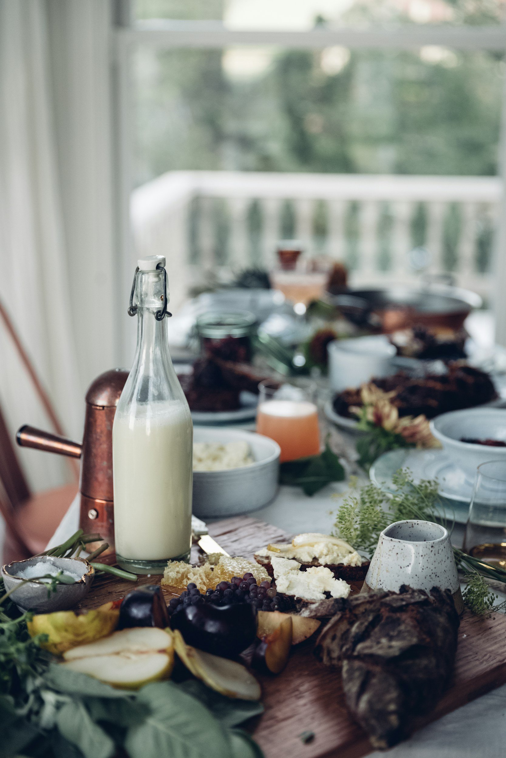 The Perfect Table Spread for a Country-Style Retreat: A Celebration of Nourishing Food