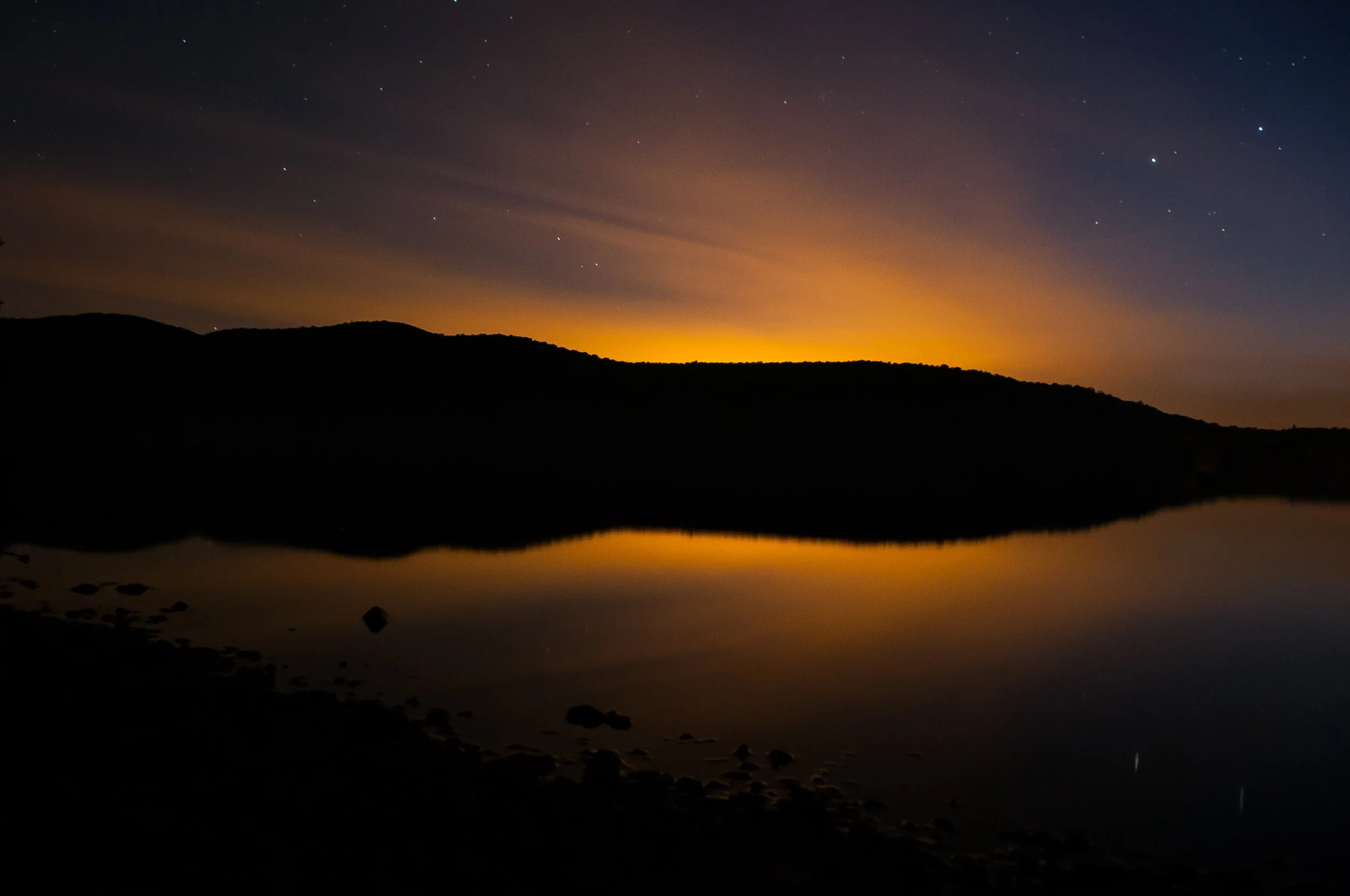 pollution lumineuse nuit ville montagne