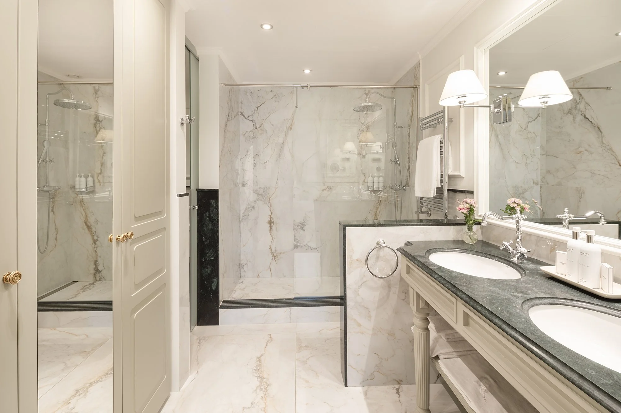 Classic Room Bathroom El Palace Barcelona.jpg