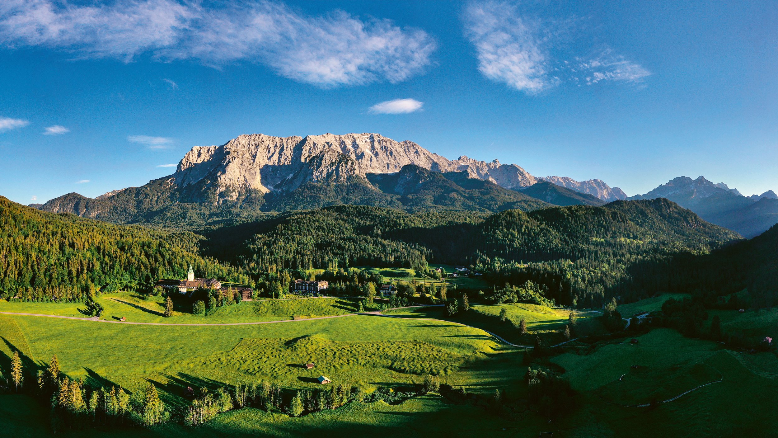 SchlossElmauValley__c_SchlossElmau_DJI_0852.jpg