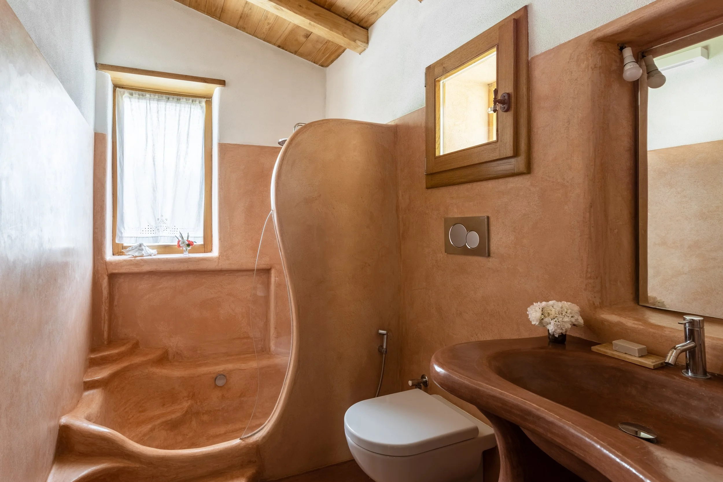 straw house_ room Red (bagno) -.jpg