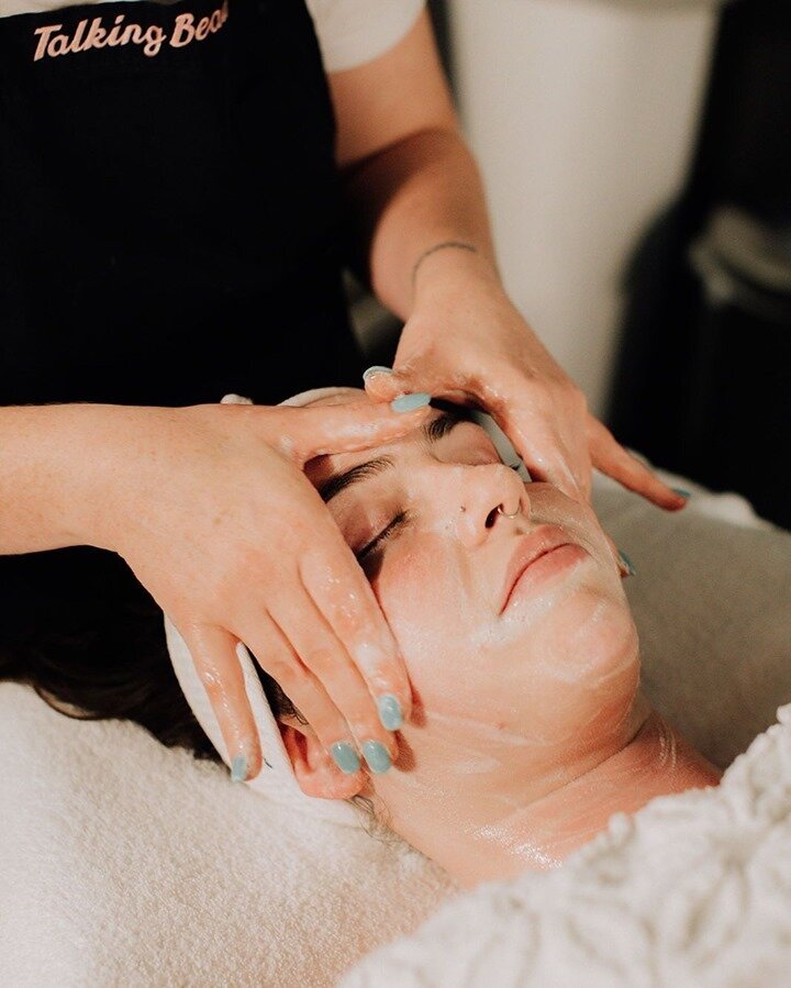 90 Minute Detox Facial 💫⁣⁣
⁣⁣
Bring your skin to life with a detox facial; by removing impurities and toxins, your skin is given its second life to renew and revitalise. ⁣⁣
We are reducing inflammation and de-accelerating the signs of ageing and all