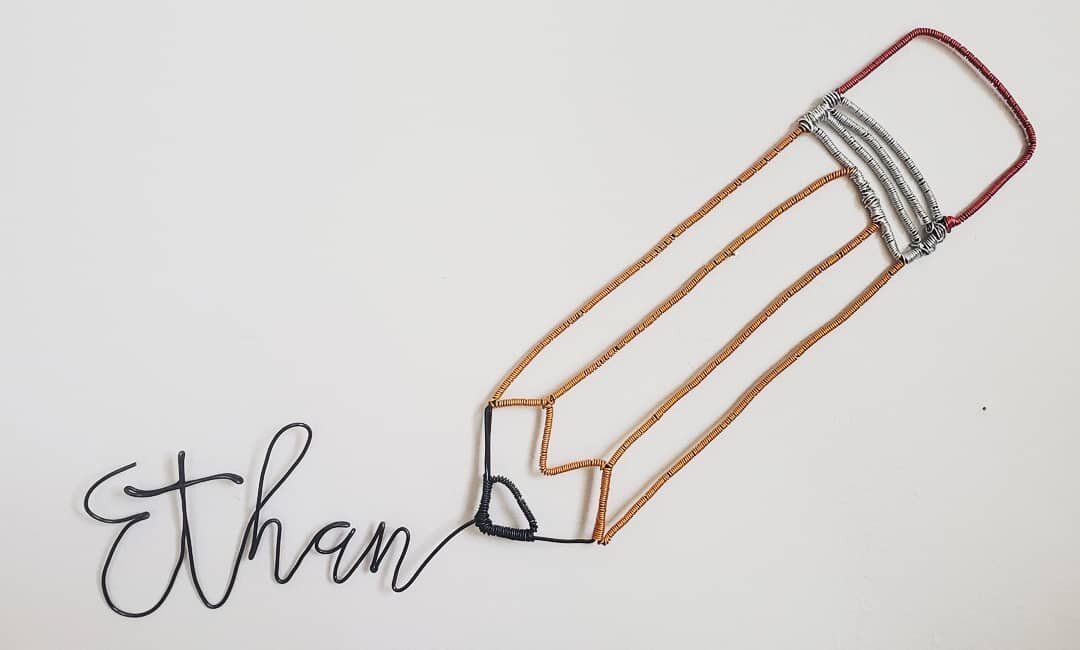 My nephew, Ethan, has dreams of becoming an author and illustrator when he grows up ✏️ So I made this pencil wire sculpture for his upcoming birthday 🥳 When you were a kid, what did you dream you'd be as a grown up?