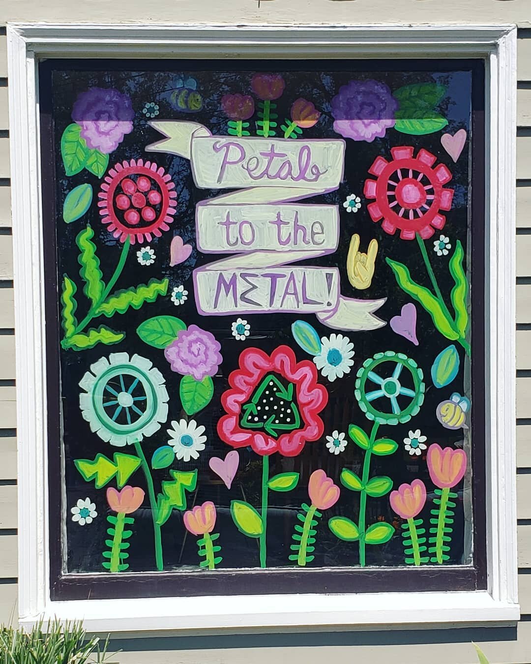 Here's an up-close look at my latest window mural! And a few extra photos of the garden 🌹 For the @pdxrosefestival #pickmyporch Porch Parade, I collected about a month's worth of metal and plastic containers and repurposed them into garden art ♻️