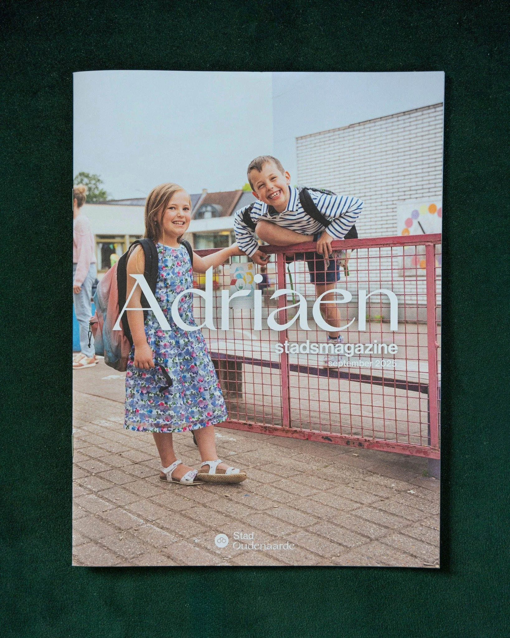 Het eerste nummer dat wij samen met Stad Oudenaarde hebben gemaakt is er! Na brainstorms en restyling zit er nu een opfrissing van het stadsmagazine in de bus bij iedereen. 📪

Samen met het communicatieteam bedachten we rubrieken, een kleurenpallet,