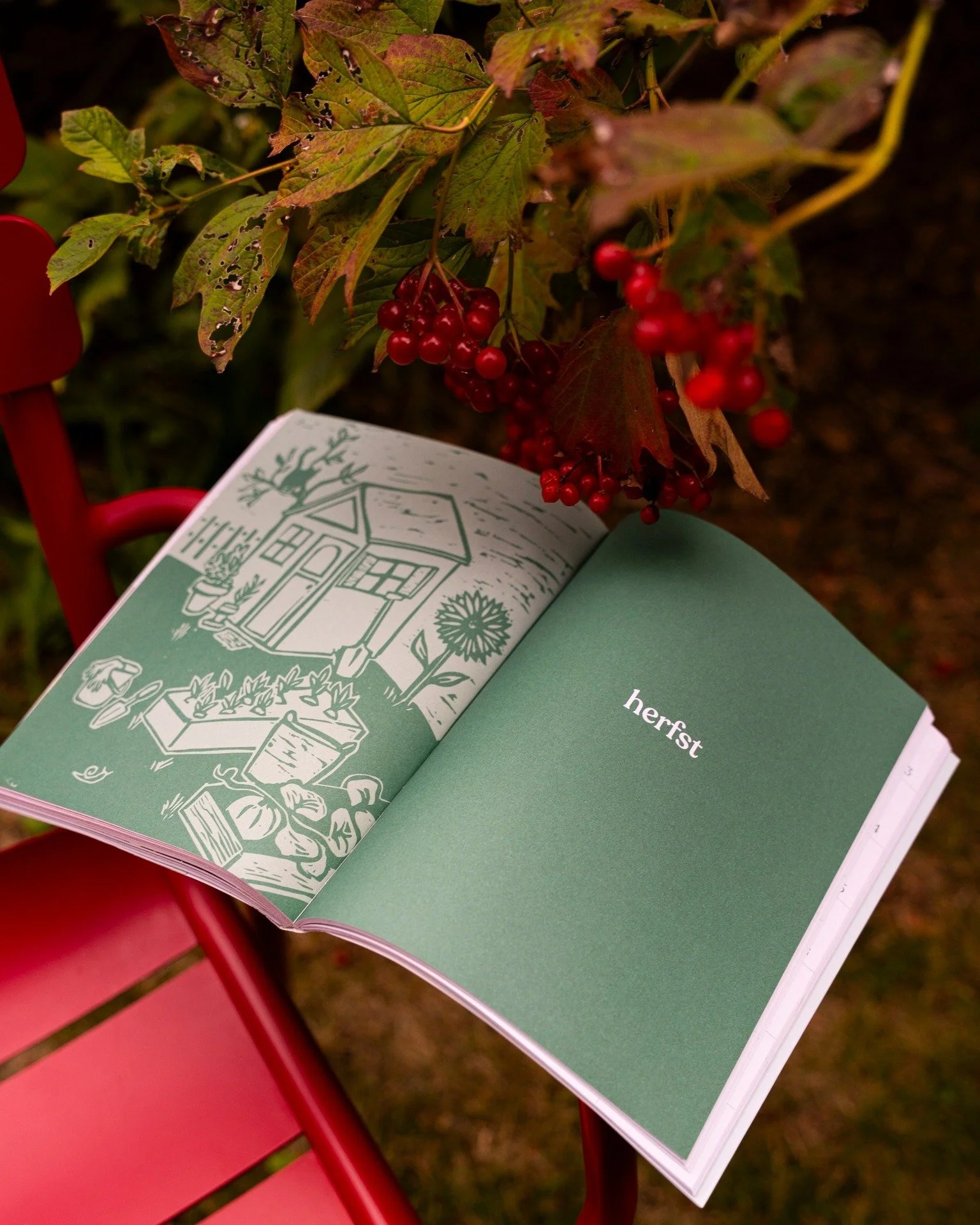 Daar is 'm. De herfst! 🍂

#geenkortebroekenweermeer 

Tuinagenda met illustraties van ons Rosalien voor @angelo_dorny. 
Want ook in de herfst zijn er tuinklusjes!
