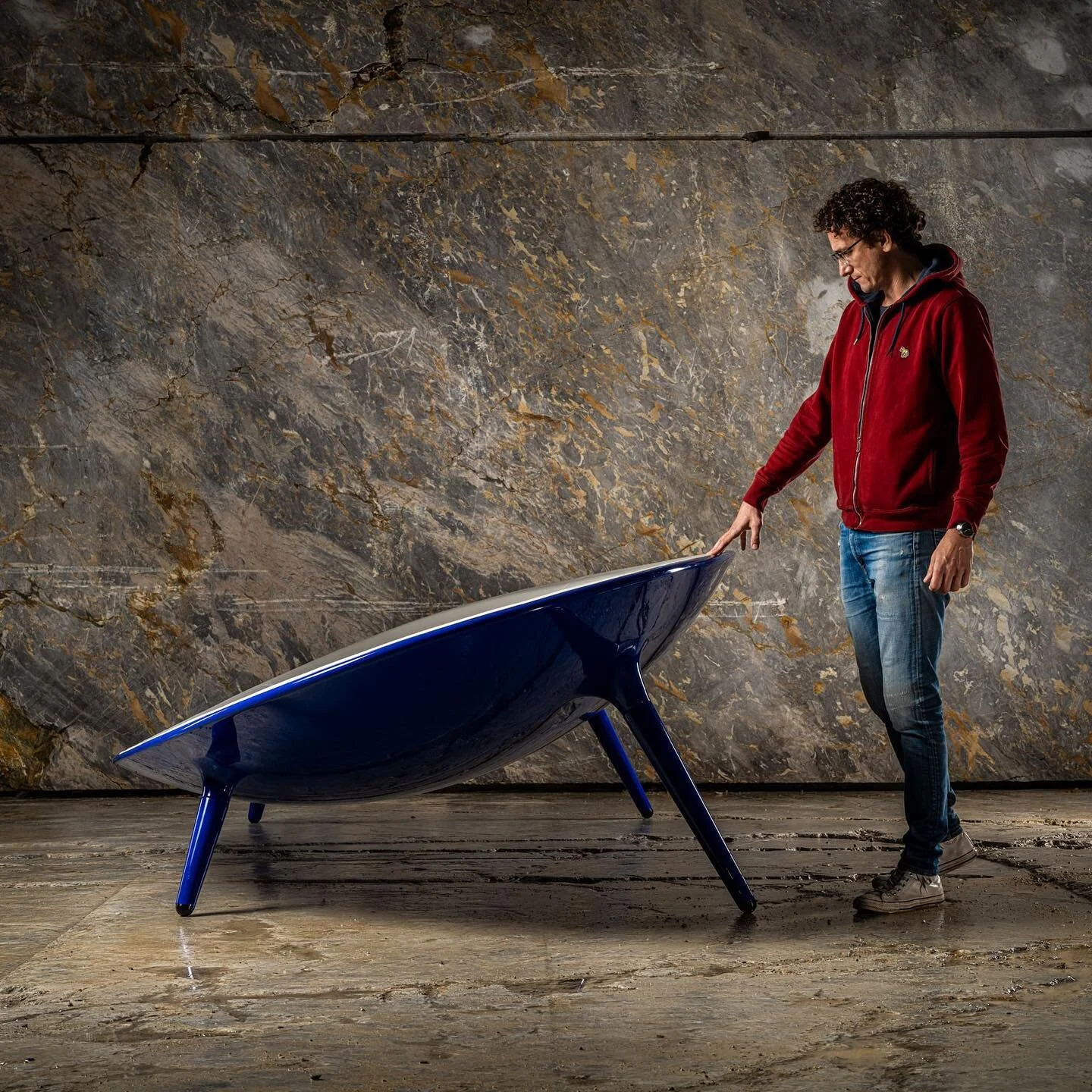 The  I S L E  L O U N G E  sofa

𝘈 𝘴𝘦𝘢𝘮𝘭𝘦𝘴𝘴 𝘣𝘭𝘦𝘯𝘥 𝘰𝘧 𝘵𝘰𝘮𝘰𝘳𝘳𝘰𝘸'𝘴 𝘥𝘦𝘴𝘪𝘨𝘯 𝘢𝘯𝘥 𝘵𝘰𝘥𝘢𝘺'𝘴 𝘭𝘶𝘹𝘶𝘳𝘺.

Photo: @davidkeinne 

________________________________

#contemporarydesign #isleloungesofa #designersmind #toki