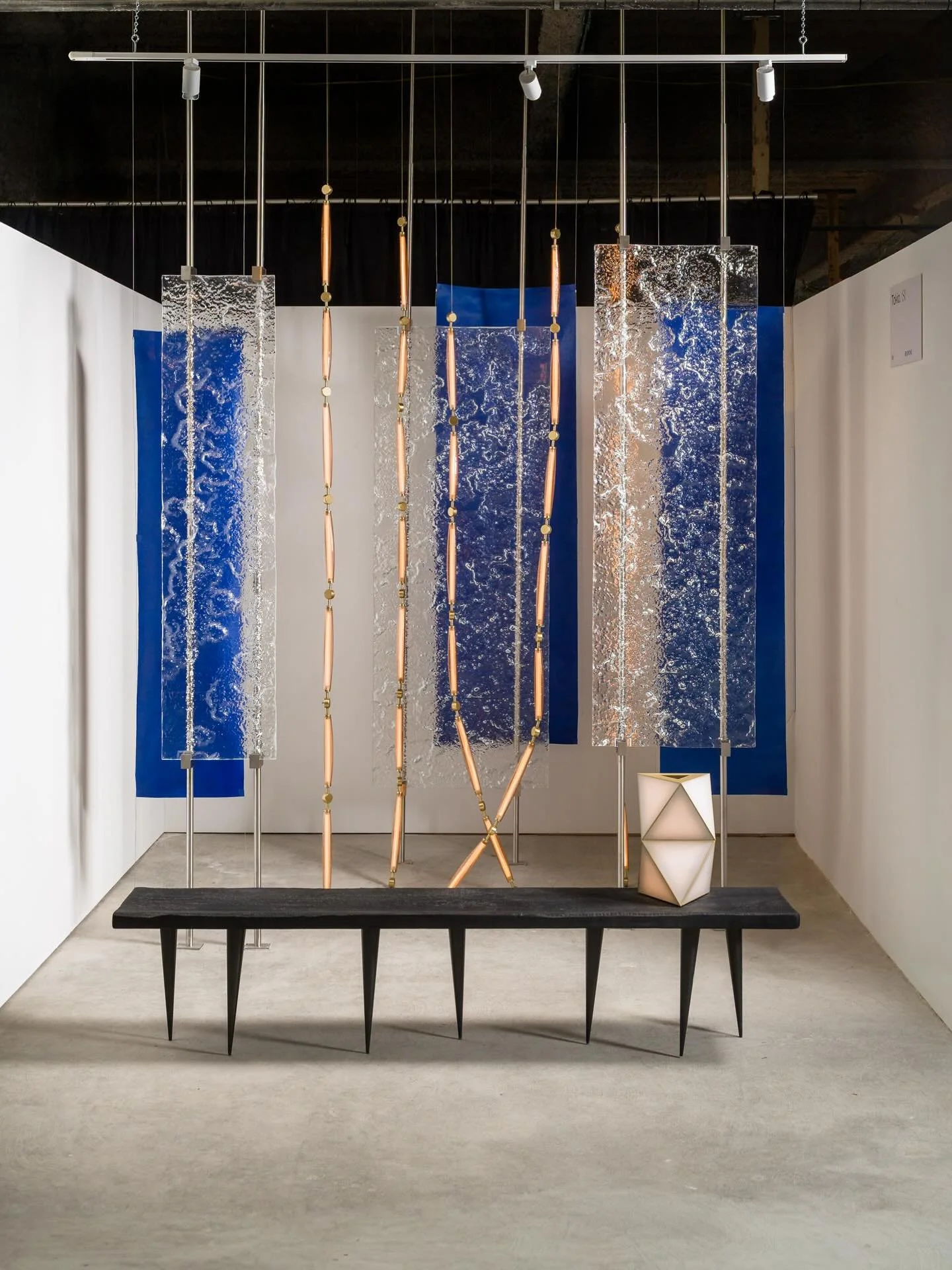 Tokio. x Elis Monsport

𝘛𝘩𝘢𝘯𝘬 𝘺𝘰𝘶 𝘧𝘰𝘳 𝘷𝘪𝘴𝘪𝘵𝘪𝘯𝘨 𝘶𝘴 𝘢𝘵 @collectiblefair 

Photo: @simonleungphoto 

__________________________________

#tokiotokio #artanddesign #collectible2025 #collectiblenewyork #collectibledesign #contempora