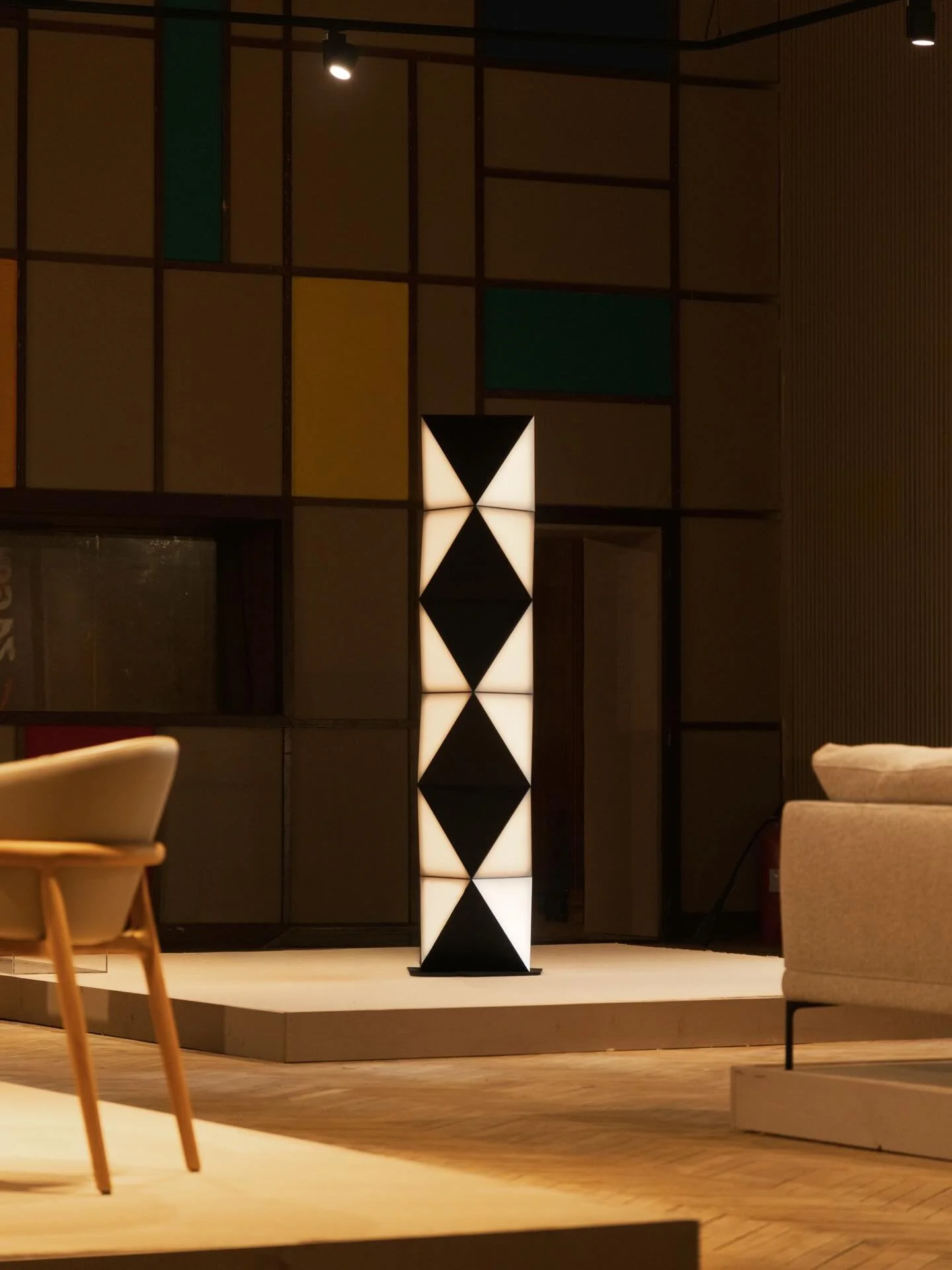 Totem XL at @zagrebdesignweek 

𝘎𝘦𝘰𝘮𝘦𝘵𝘳𝘪𝘤 𝘱𝘳𝘦𝘤𝘪𝘴𝘪𝘰𝘯, 𝘴𝘰𝘧𝘵 𝘭𝘪𝘨𝘩𝘵, 𝘢𝘯𝘥 𝘣𝘰𝘭𝘥 𝘱𝘳𝘦𝘴𝘦𝘯𝘤𝘦.

_______________________________

#tokiotokio #tokiototem #lightingdesign #artanddesign #luminaire #zagrebdesignweek #contem