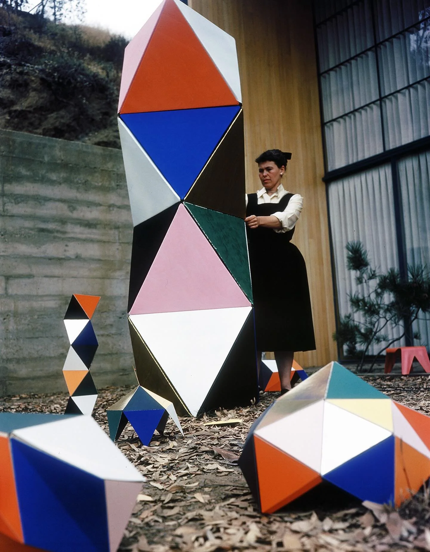 Ray and Charles Eames  I  The Toy

𝘗𝘭𝘢𝘺𝘧𝘶𝘭 𝘮𝘪𝘯𝘥𝘴 𝘴𝘩𝘢𝘱𝘦 𝘵𝘪𝘮𝘦𝘭𝘦𝘴𝘴 𝘪𝘥𝘦𝘢𝘴.

__________________________________

#rayandcharleseames #inspiration #artsy #playfuldesign #designideas #designersmind #artanddesign #timelessdesign