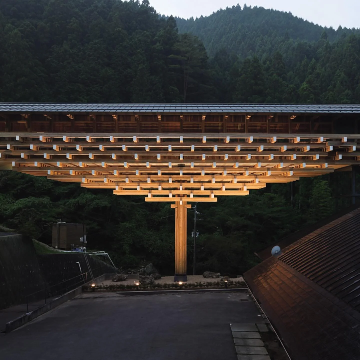 Yusuhara Wooden Bridge Museum  I  @kkaa_official 

𝘈 𝘳𝘦𝘷𝘪𝘷𝘢𝘭 𝘰𝘧 𝘢 𝘧𝘰𝘳𝘨𝘰𝘵𝘵𝘦𝘯 𝘑𝘢𝘱𝘢𝘯𝘦𝘴𝘦 𝘣𝘳𝘪𝘥𝘨𝘦 𝘵𝘦𝘤𝘩𝘯𝘪𝘲𝘶𝘦 - 𝘸𝘩𝘦𝘳𝘦 𝘭𝘢𝘺𝘦𝘳𝘦𝘥 𝘸𝘰𝘰𝘥 𝘣𝘢𝘭𝘢𝘯𝘤𝘦𝘴 𝘵𝘳𝘢𝘥𝘪𝘵𝘪𝘰𝘯 𝘢𝘯𝘥 𝘪𝘯𝘯𝘰𝘷𝘢𝘵𝘪𝘰𝘯.

__