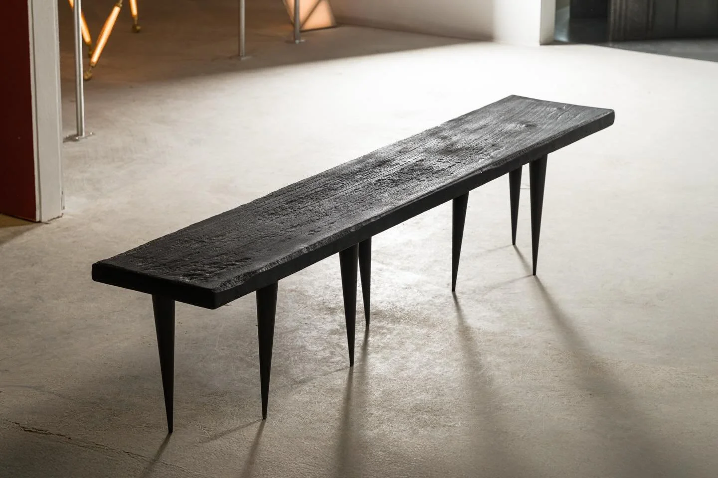 S U G I  杉

𝘈 𝘲𝘶𝘪𝘦𝘵 𝘥𝘪𝘢𝘭𝘰𝘨𝘶𝘦 𝘣𝘦𝘵𝘸𝘦𝘦𝘯 𝘧𝘭𝘢𝘮𝘦-𝘤𝘩𝘢𝘳𝘳𝘦𝘥 𝘤𝘦𝘥𝘢𝘳 𝘢𝘯𝘥 𝘤𝘢𝘳𝘣𝘰𝘯 𝘧𝘪𝘣𝘳𝘦 𝘭𝘦𝘨𝘴.

Photo: @simonleungphoto 

______________________________________

#tokiotokio #contemporarydesign #carbonfiber #c