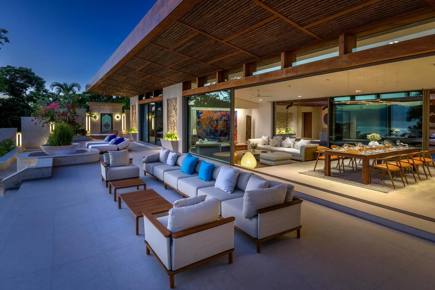 Tokio. Carbon Light in white

𝘈 𝘲𝘶𝘪𝘦𝘵 𝘭𝘪𝘯𝘦 𝘰𝘧 𝘭𝘪𝘨𝘩𝘵 𝘴𝘩𝘢𝘱𝘪𝘯𝘨 𝘦𝘷𝘦𝘯𝘪𝘯𝘨𝘴 𝘪𝘯 𝘉𝘢𝘭𝘪.

_________________________________

#tokiocarbonlight #contemporarydesign #artanddesign #artandarchitecture #highendlighting