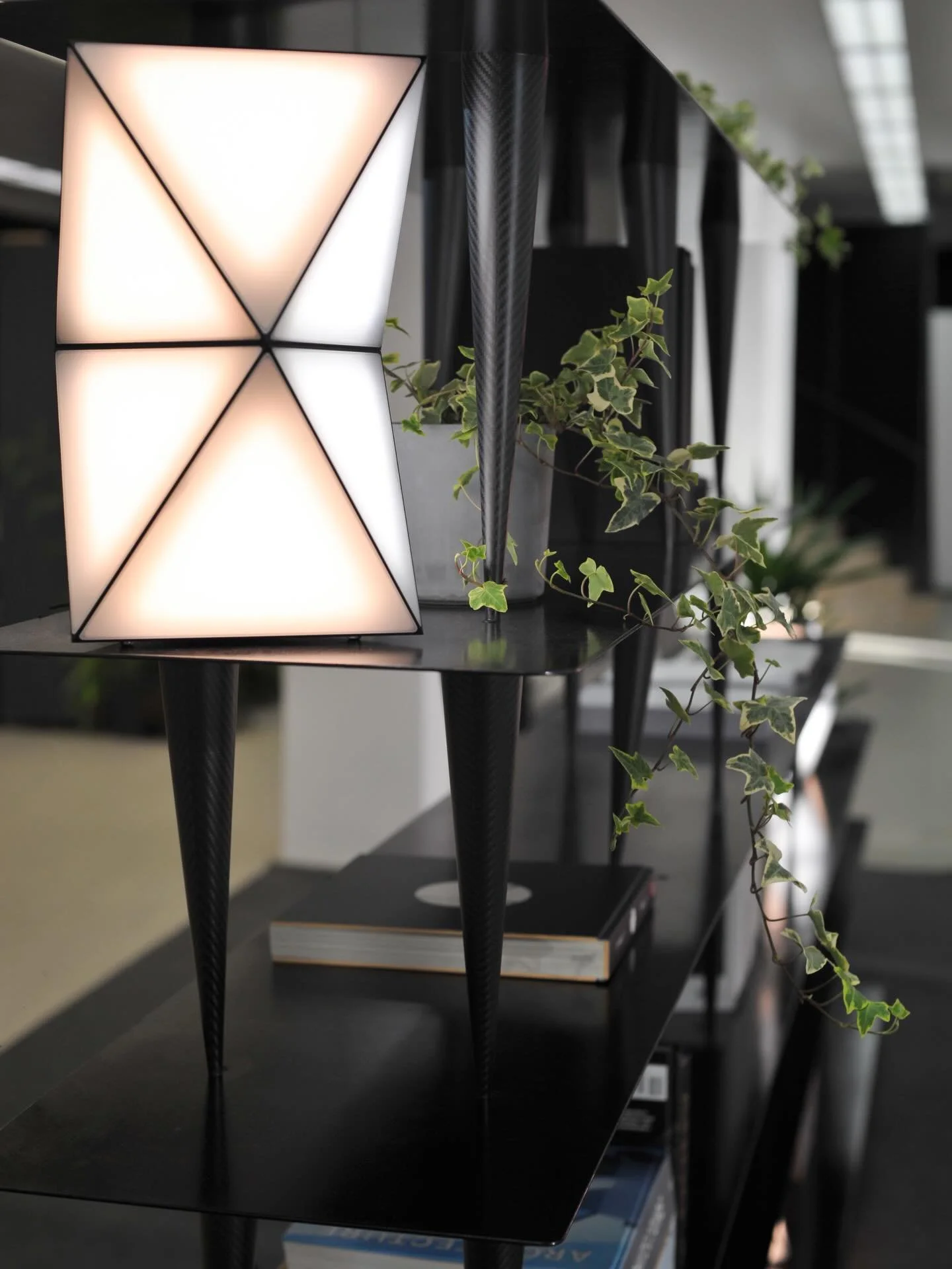 Mori x Totem

𝘈 𝘥𝘪𝘢𝘭𝘰𝘨𝘶𝘦 𝘰𝘧 𝘴𝘵𝘳𝘶𝘤𝘵𝘶𝘳𝘦 𝘢𝘯𝘥 𝘭𝘪𝘨𝘩𝘵.
𝘈𝘭𝘶𝘮𝘪𝘯𝘪𝘶𝘮, 𝘴𝘵𝘦𝘦𝘭, 𝘢𝘯𝘥 𝘤𝘢𝘳𝘣𝘰𝘯 𝘧𝘪𝘣𝘦𝘳.

__________________________________

#tokiotokio #furnitureandlighting #luminaire #contemporarydesign #artand