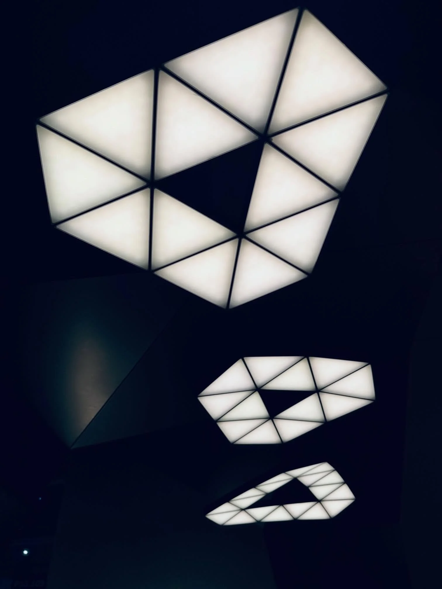 TRI  LIGHT

𝘈 𝘱𝘳𝘦𝘤𝘪𝘴𝘦 𝘴𝘵𝘳𝘶𝘤𝘵𝘶𝘳𝘦 𝘰𝘧 𝘭𝘪𝘨𝘩𝘵,
𝘥𝘦𝘧𝘪𝘯𝘦𝘥 𝘣𝘺 𝘤𝘭𝘢𝘳𝘪𝘵𝘺 𝘢𝘯𝘥 𝘣𝘢𝘭𝘢𝘯𝘤𝘦.

Three exhibition pieces,
available individually at 50%.

Request details: tokio@tokiotokio.com

_____________________________