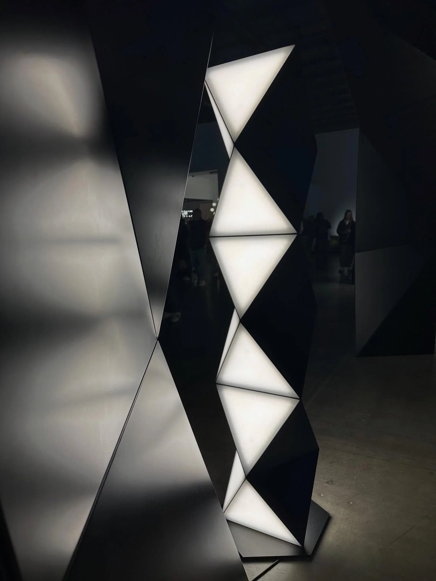 Totem XL

𝘈 𝘷𝘦𝘳𝘵𝘪𝘤𝘢𝘭 𝘳𝘩𝘺𝘵𝘩𝘮 𝘰𝘧 𝘭𝘪𝘨𝘩𝘵 𝘢𝘯𝘥 𝘴𝘩𝘢𝘥𝘰𝘸.

________________________________

#artanddesign #contemporarydesign #tokiotokio #totemtokio #lighting
