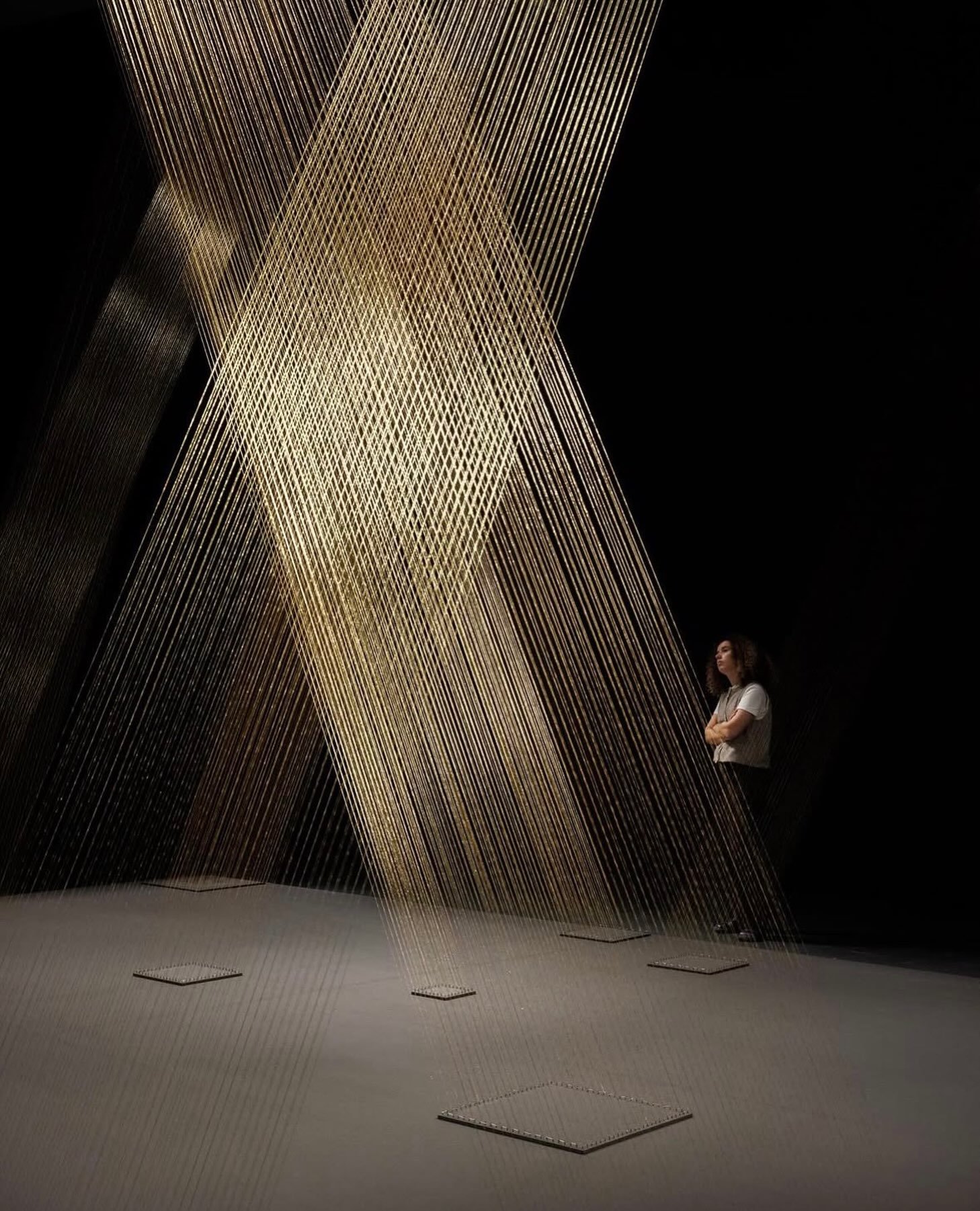 Weaving space  I  @projetolygiapape 

𝘓𝘪𝘨𝘩𝘵, 𝘵𝘩𝘳𝘦𝘢𝘥 𝘢𝘯𝘥 𝘨𝘦𝘰𝘮𝘦𝘵𝘳𝘺 𝘴𝘩𝘢𝘱𝘪𝘯𝘨 𝘵𝘩𝘦 𝘴𝘱𝘢𝘤𝘦 𝘪𝘯 𝘣𝘦𝘵𝘸𝘦𝘦𝘯.

_________________________________

#inspiration #artanddesign #artandarchitecture #designersmind #contempora