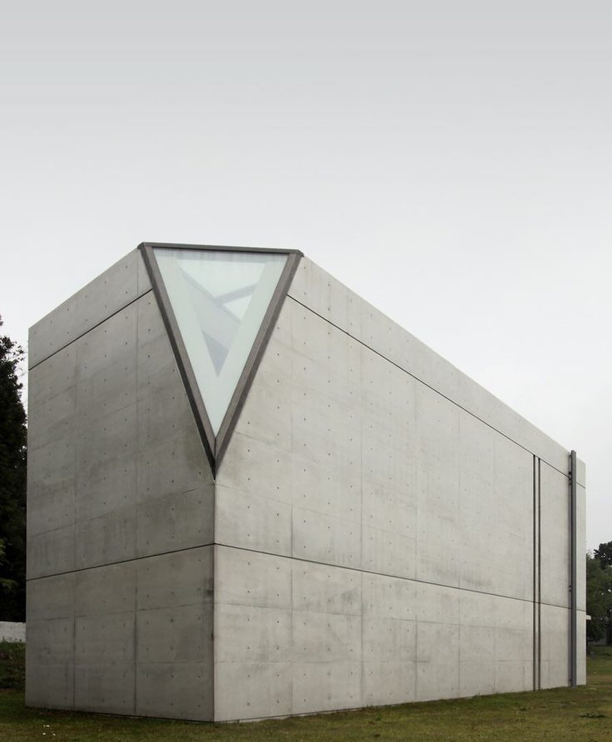Museum of Light  I  @tadao_ando_architecture 

𝘐𝘭𝘭𝘶𝘮𝘪𝘯𝘢𝘵𝘦𝘥 𝘦𝘯𝘵𝘪𝘳𝘦𝘭𝘺 𝘣𝘺 𝘯𝘢𝘵𝘶𝘳𝘢𝘭 𝘭𝘪𝘨𝘩𝘵, 𝘢𝘭𝘭𝘰𝘸𝘪𝘯𝘨 𝘦𝘢𝘤𝘩 𝘸𝘰𝘳𝘬 𝘵𝘰 𝘴𝘩𝘪𝘧𝘵 𝘴𝘶𝘣𝘵𝘭𝘺 𝘸𝘪𝘵𝘩 𝘵𝘩𝘦 𝘵𝘪𝘮𝘦 𝘰𝘧 𝘥𝘢𝘺 𝘢𝘯𝘥 𝘴𝘦𝘢𝘴𝘰𝘯.

________