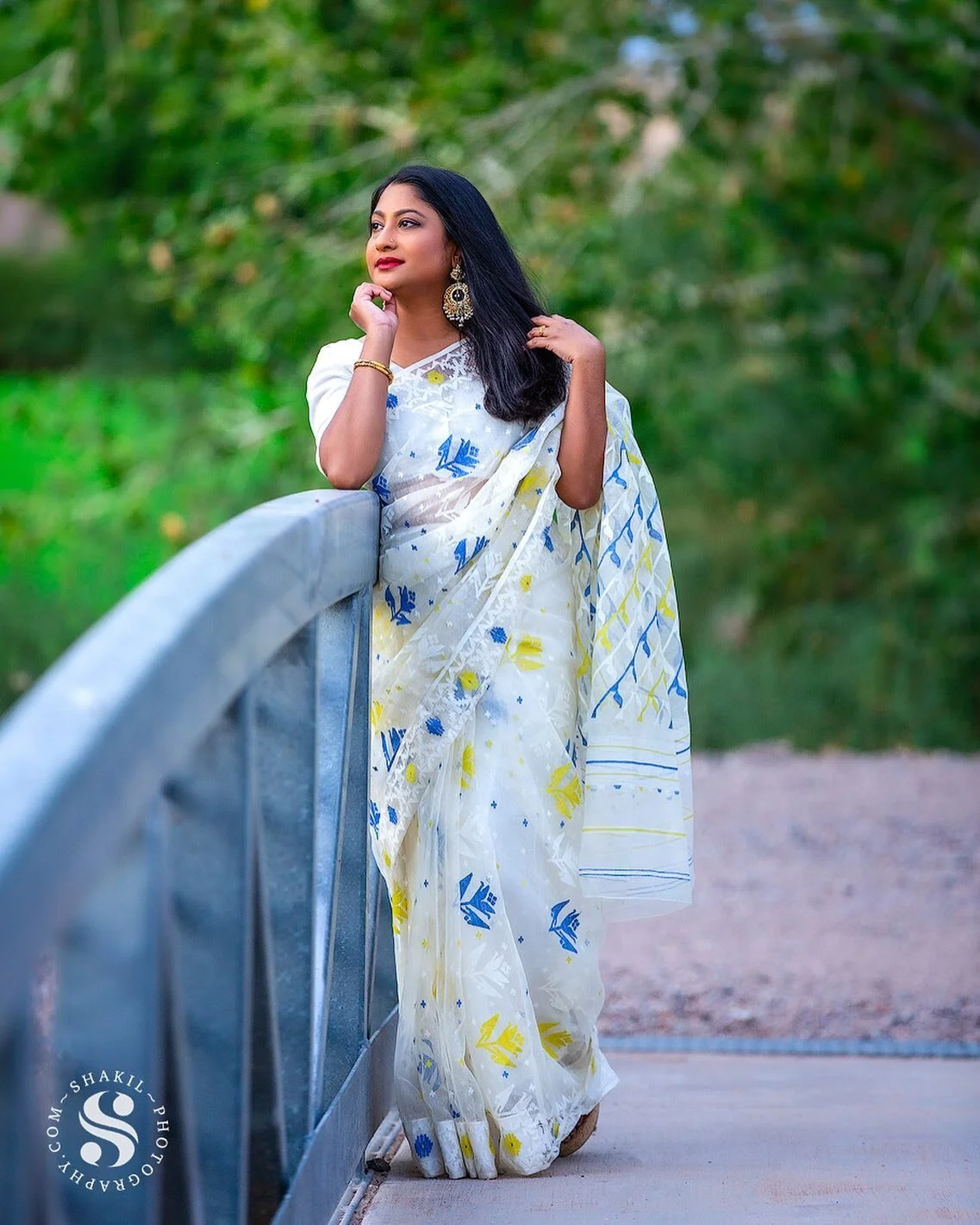Saree lover ! 
&bull;
&bull;
&bull;
#saree #sareelover #jamdanisaree #dhakasaree #dhakagirls #bangladeshigirl #bangladeshibride #deshigirl #sareecollection #bangladeshiphotographer #indianphotographers #deshiphotographs #azphotographer #arizonaportra