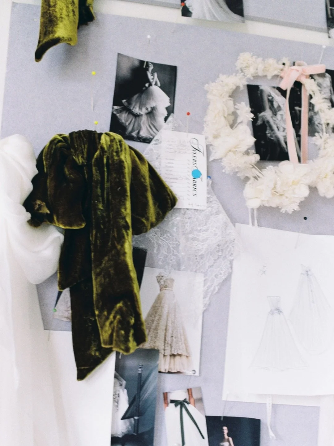 I captured my last big wedding of the season on Saturday, and I&rsquo;m already thinking about the next!⁠
⁠
As weddings take a pause, vendors are working away on next season&rsquo;s weddings, planning avant-garde garden tablescapes and sourcing the p