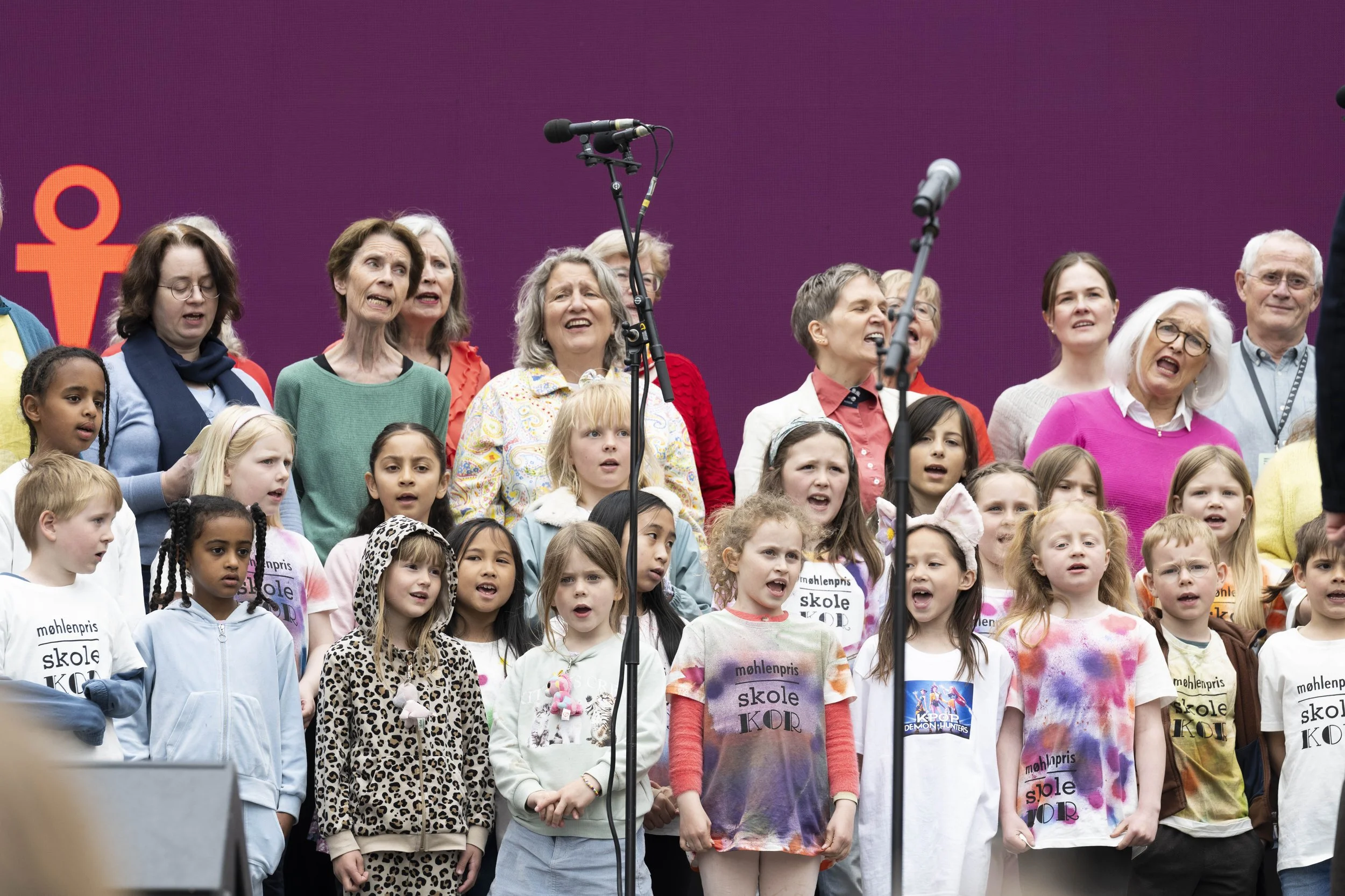 Generasjonssang-foto_thor_brodreskift-generasjon-torgallmenningen-kor-festspillene_bergen-festival-norge-norway-2026 (33).jpg