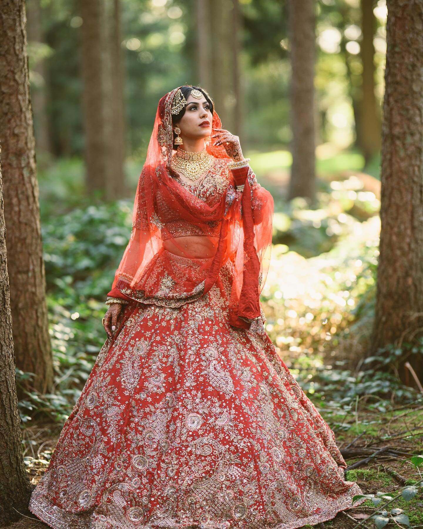 Pavan &amp; her bridesmaids
.
.
#bride #bridesquad #bridedress #bridemakeup #indianwedding #indianbride #weddingphotography #weddinginspiration #bridegoals #portrait #weddinglehenga #weddingportrait #weddingphotographer #nikon #nikkor #nikoncreator #