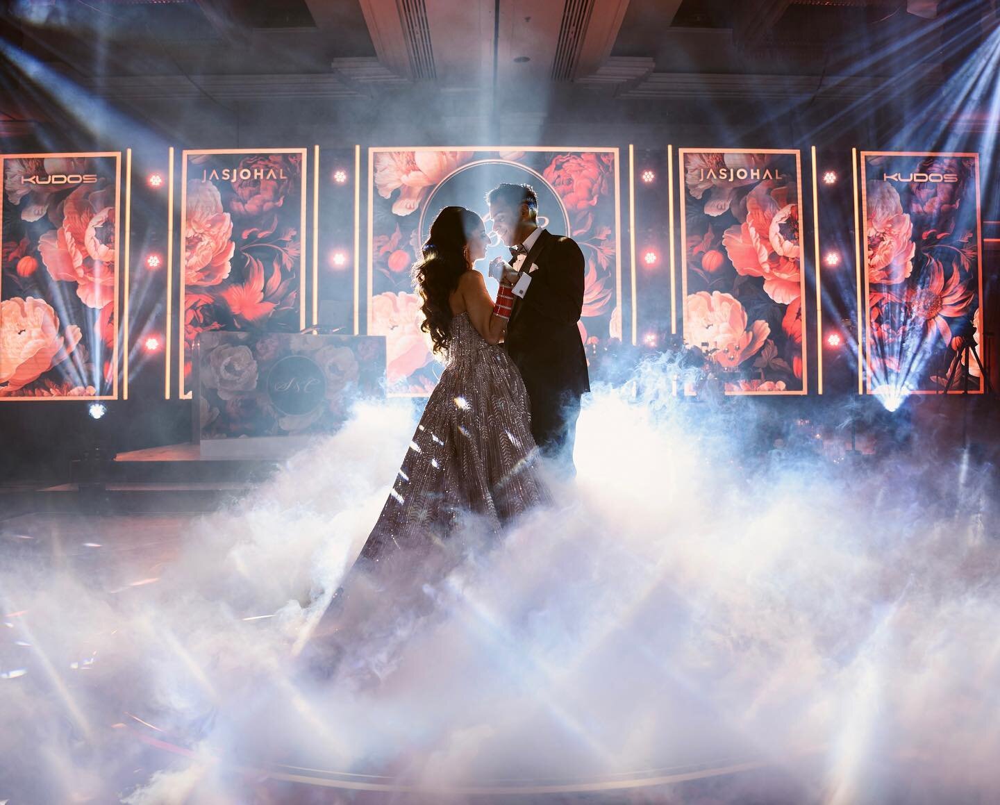 First dance vibes
.
.
#firstdance #couple #love #couplegoals #weddingphotography #weddinginspiration #weddingday #weddingphotographer #lighting #nikoncreator #nikonz8 #z2470mmf28s @nikonschooluk @nikoneurope