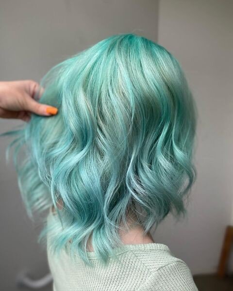 @beautybysinja toteutti t&auml;m&auml;n ihanan sinisenturkoosin. Mink&auml; antaisit t&auml;lle nimeksi? 💙💦💚⠀⠀⠀⠀⠀⠀⠀⠀⠀
⠀⠀⠀⠀⠀⠀⠀⠀⠀
 #hairdressersoffinland #kampaaja #hiukset #finpaka #kampaamo #hiusjutut #kampaamosuomi #kampaajajutut @hairdressersoff