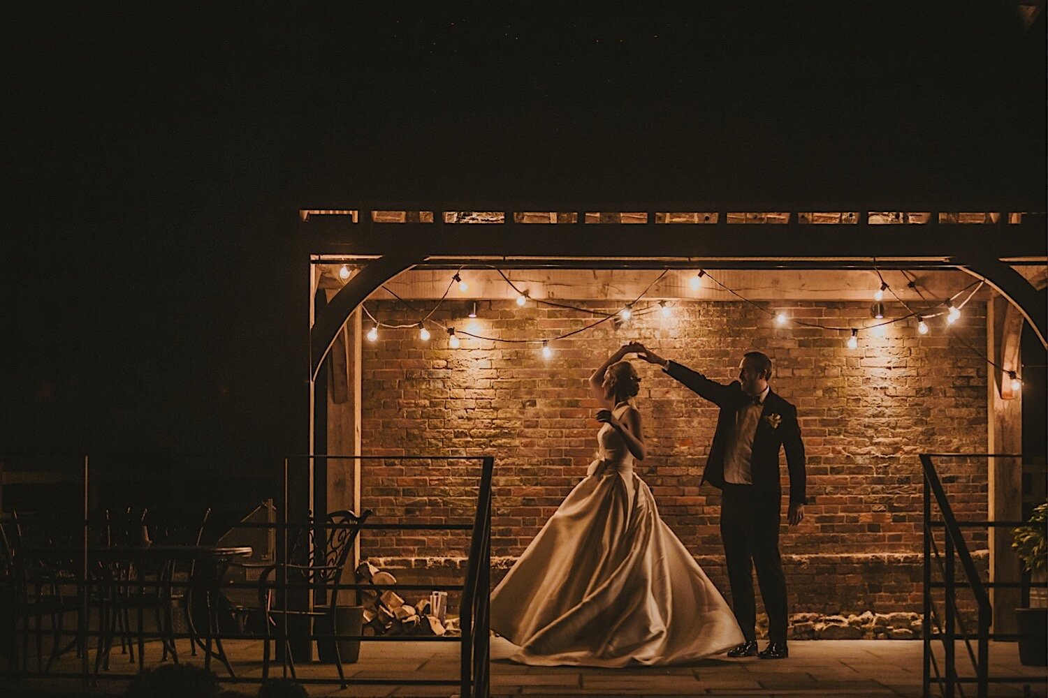 088_TWS-955_bride_festive_redcoats_couple_style_venue_photography_hertfordshire_goals_herts_barn_wedding_portraits_farmhouse_groom_photographer_winter.jpg